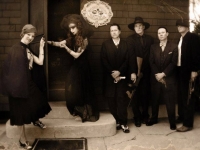 Fool's Gold BTS (l to r) Nicole Loretta, Mather Louth, Timbo Gruse, Chopper Franklin, Stevyn Grey, Brad Hayman